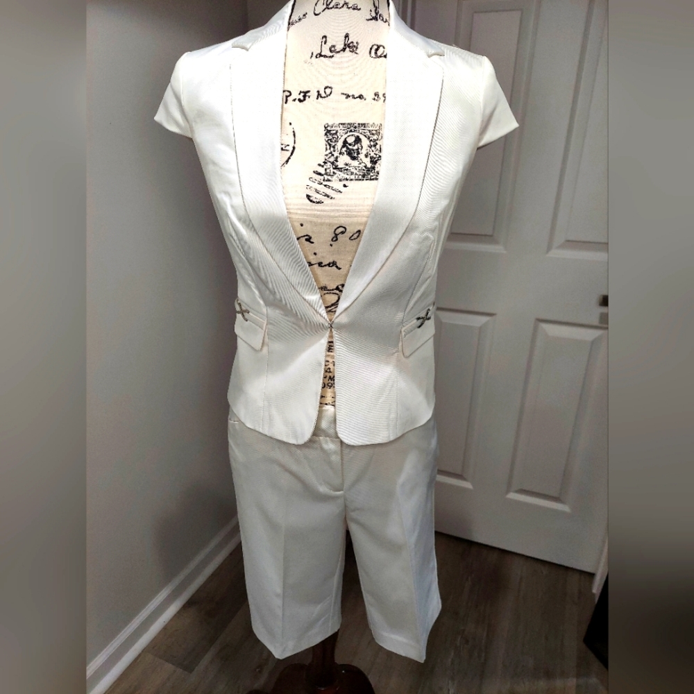 7th Avenue White Casual/Business Short Suit
